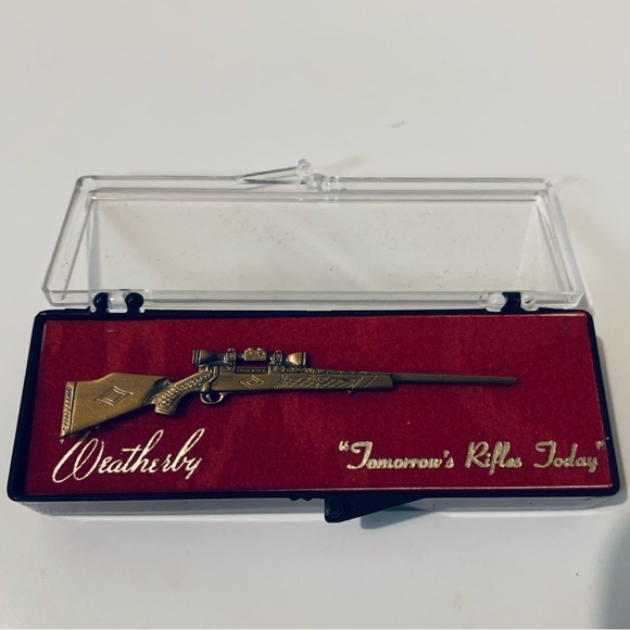 VINTAGE WEATHERBY
RIFLE TIE CLIP
“TOMORROW'S RIFLES
TODAY “ IOB A COLLECTABLE - Picture 3 of 9